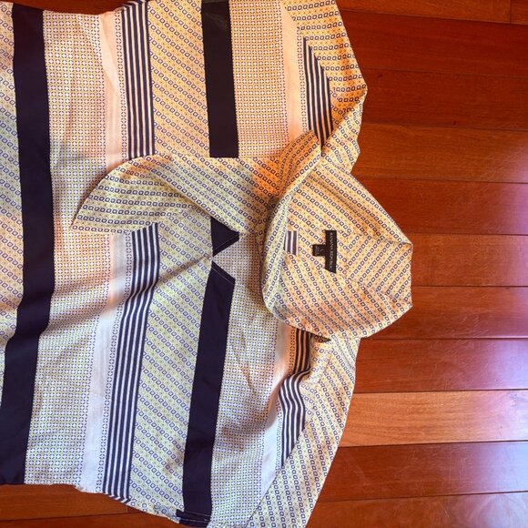 2 gorgeous Banana Republic Tops - Picture 2 of 4